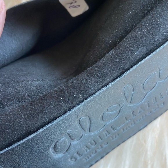 Aloha Soft Black Leather Card Holder - Picture 7 of 10